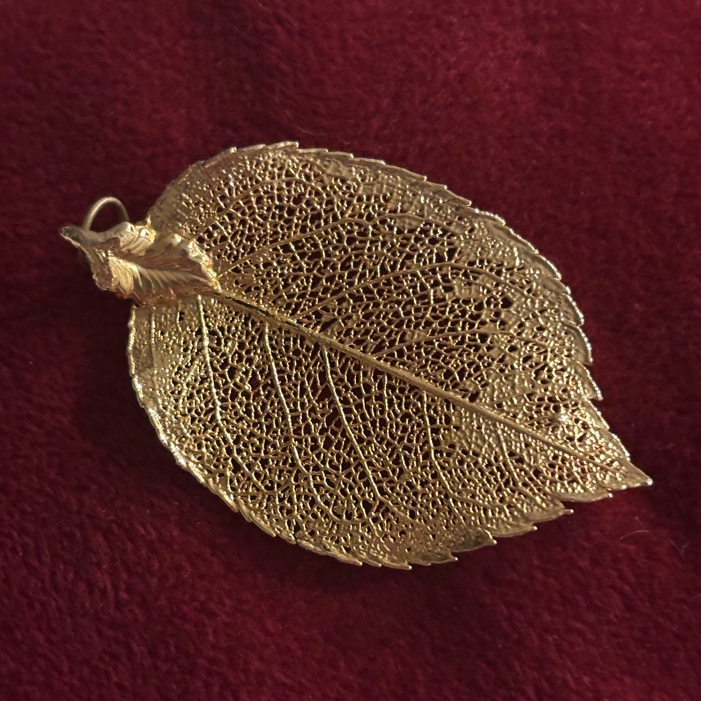 Gold Tone Filigree Leaf Pendant Necklace Charm Botanical Skeletonized Nature